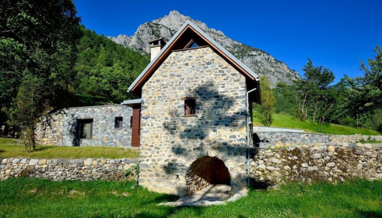 Casas  O molin de l’Irues y A ceresera